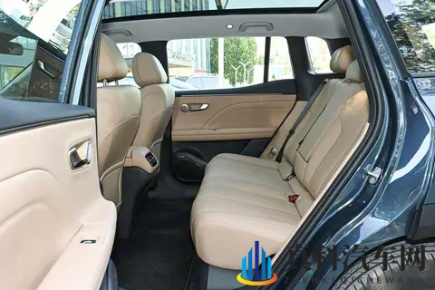 埃安AION i60开启预售，1198万起，埃安首款增程SUV表现如何？-3