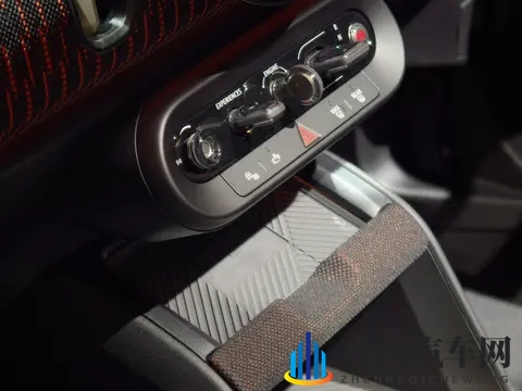 静态体验全新MINI COUNTRYMAN:更大更硬朗,更有创意的内饰-2