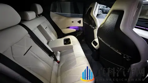 焕新极氪X到店,增新配色+一体式中岛,配496马力_续航530km-1