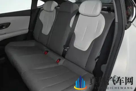 深蓝L06 2026款深度体验:670km续航背后,这辆车真的适合你吗?-3