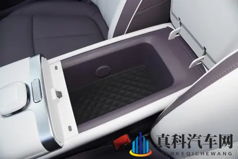 17.99万起!风云T11上市:智享大六座旗舰SUV-1