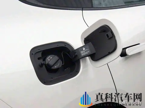 新一代智己LS6,配备800v高性能平台，66度大电池增程版-3