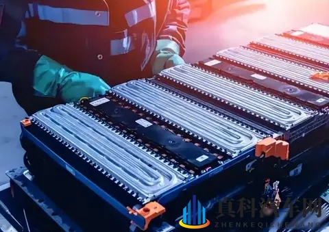 续航焦虑，充电排队，电池怕撞——郑润锡团队要改写电动车规则-2