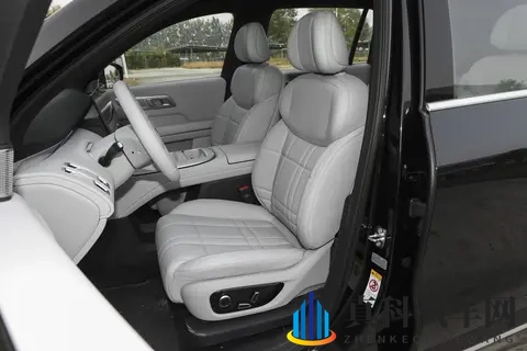 解读深蓝 S09 2025 款后驱 Max:家庭出行的实用之选-2