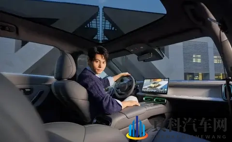 零跑玩大了，Lafa5这宽体轿跑，为20万内市场注入轿跑新范式？-2