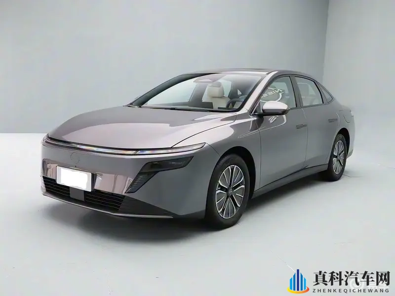 日产新插混中型车预售,酷炫外观,四轮独悬,续航180公里-1