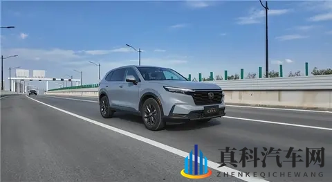 在床上打扑克:汽车娱乐升级:床上也玩扑克,旅途更精彩-2