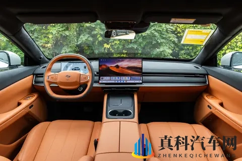 东风奕派 eπ007 + 纯电 650 版:长续航智美轿跑的实用之选-3