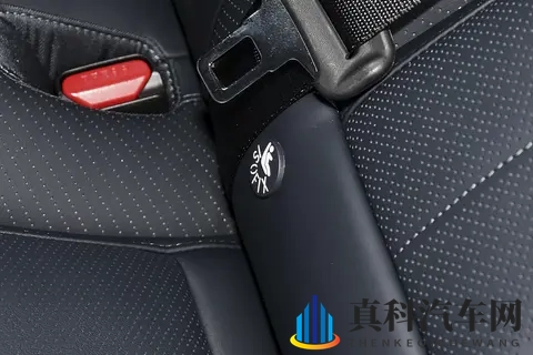 家庭出行选车不纠结？方程豹钛7 1300km续航+1880L空间太实用-3