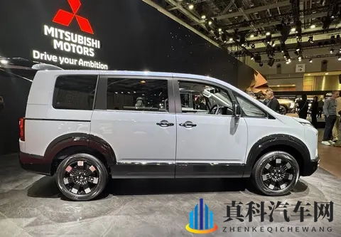 三菱新款四驱越野MPV亮相，侧滑门，2+3+2座椅，搭载2.2T柴油动力-2