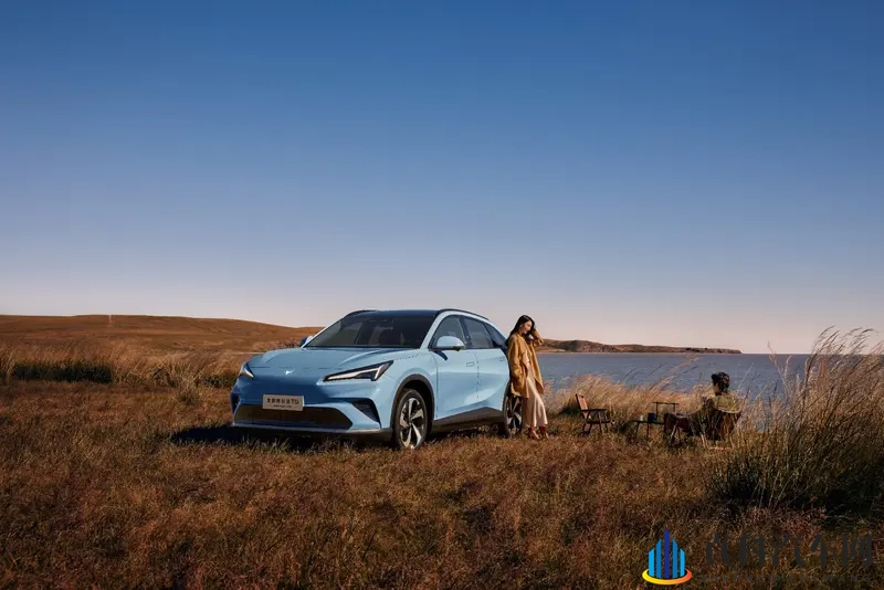 无忧驾控出行利器！全新阿尔法T5增程版开启预售-1