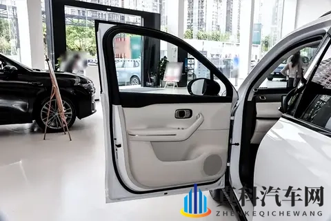 20万预算试了六座SUV，最终留在车位里的就是它-3