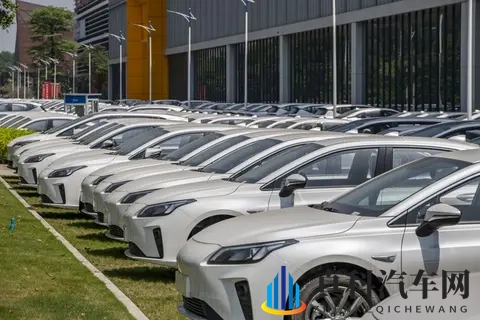 潍坊119辆新能源共享车仅84万成交，车龄超7年无人问津-1