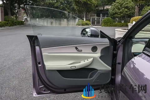 星纪元 ES 2025 款增程 Ultra 四驱旗舰，实用与质感兼顾-3