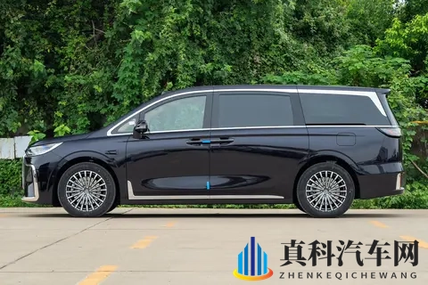 家用MPV的新选择，2026款岚图梦想家升级，配电动侧滑门+航空座椅-1