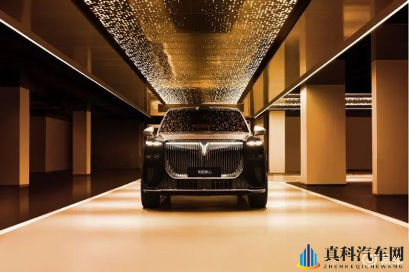 岚图泰山：豪华大六座SUV新王者，起售45万起-1