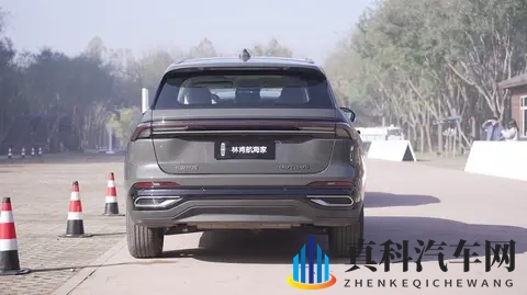 被女同学伸进裤裆玩jiji经历:遭遇女同学不当触摸的私密经历-2