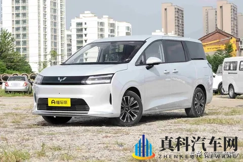 五菱星光730要来了,价格打到7万,MPV市场怕是要乱套-3