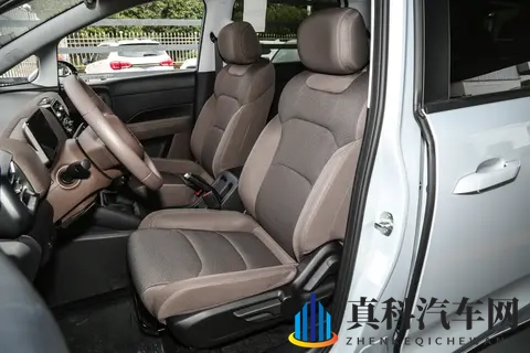 窄位停车也敢任性开门？星光 730 电滑门告别刮蹭烦恼-3