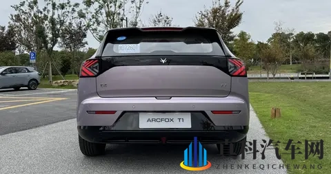 一辆让你忘记算电量的小车：极狐T1续航究竟怎么样？-2
