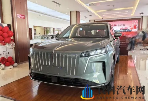 红旗HS6 PHEV到店，车长超4米9，大五座布局还带冰箱，搭15T插混-1