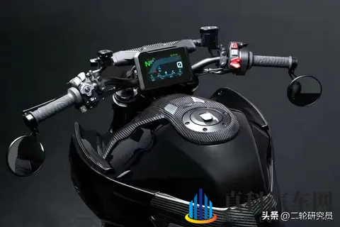 巴博斯跨界摩托车圈!这辆“德系猛兽”能否碾压日系?-1