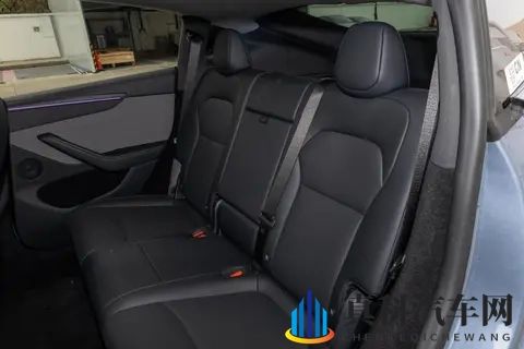 纯电续航821km，支持L2级辅驾，Model Y上新长续航后轮驱动版！-2