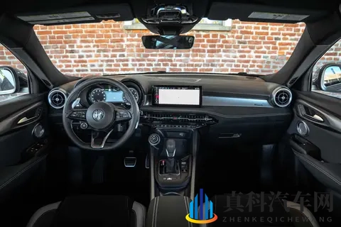 细节设计更加运动，新款阿尔法·罗密欧托纳利实车都曝光-1