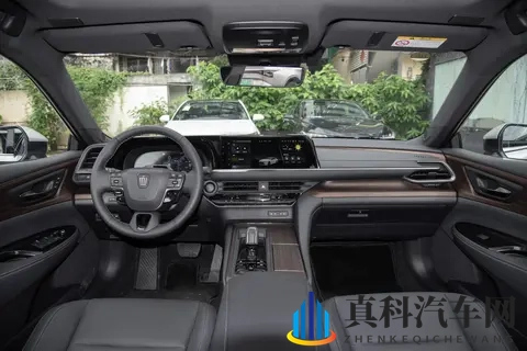 30-35 万选进口豪华车？2024 款丰田皇冠两款车型直接对号入座-1