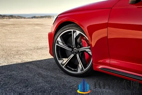 2026 款 AMG C 43 4MATIC 官降背后:奔驰 AMG 品牌的市场竞争策略解析-1