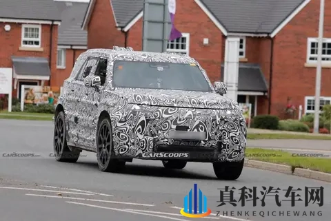 综合最大续航可达500km！路虎纯电版卫士的谍照曝光-1