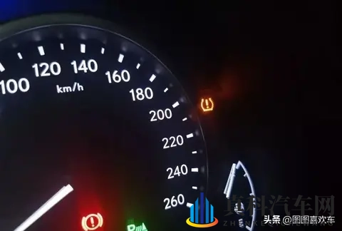 这4个红灯一亮，赶紧停车！90%的人还在硬撑-1