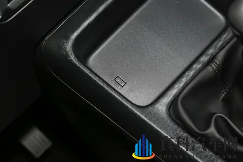 10万级MPV星光730，七座还带电动侧滑门!-3