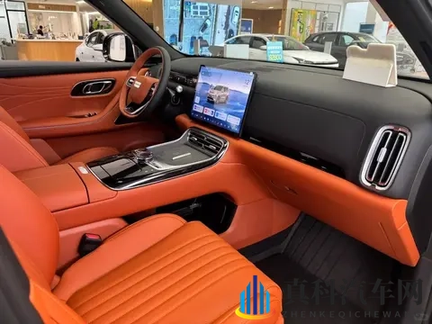 零跑C16顶配对比银河M9次顶配，这4万元差价究竟该省还是该花？-2