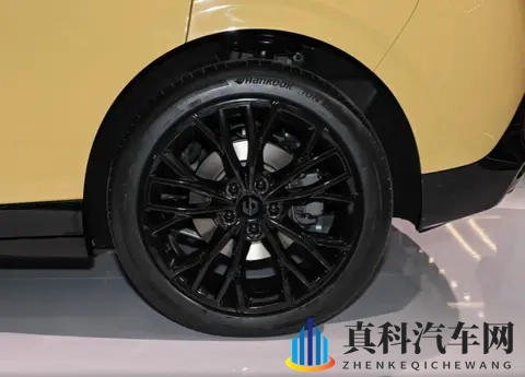 续航605公里!零跑Lafa5五款配置对比,差价8000元,推荐买Pro版-2