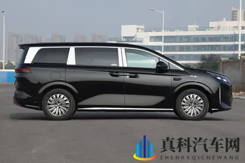 奶爸车的新选择，车长5145mm，配15T混动，纯电续航218公里-1