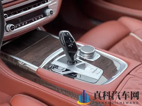 蓝色宝马740Li：2年车龄，6万公里，行政座驾569万-3