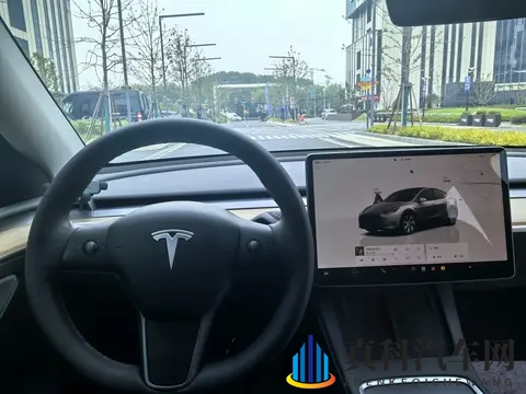 15万不到拿下代步神器?22年特斯拉Model Y,通勤家用都合适-3