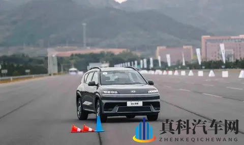 北京现代EO羿欧:1198万起的靠谱纯电SUV,到底值不值得买?-1