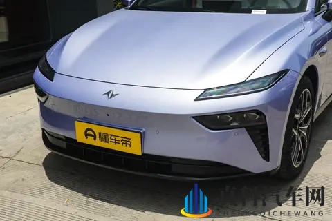 标配激光雷达+骁龙8295芯片，这款轿跑可以看看-1