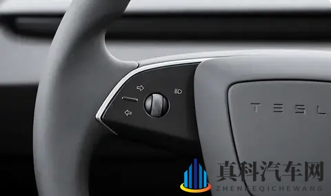 特斯拉加装转向拨杆,这是认错了?隐藏式门把手何时改正-1