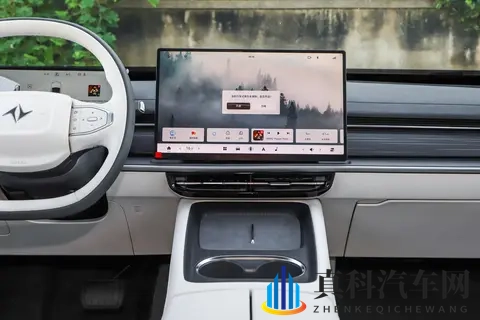 试驾东风奕派 eπ007+:颜值吸睛、操控够劲,智能还懂我-2