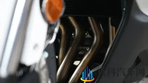 春风750SR到底输哪了?四缸跑车横向对比告诉你答案-3