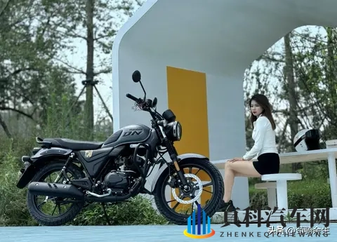 通勤溜车实测!豪爵DN150油耗189L,复古范儿缺失成最大槽点?-3