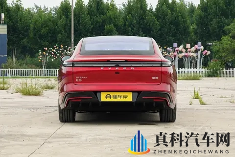 星纪元ES纯电版：中大型轿车的“真香选手”，价格香、操控稳！-2