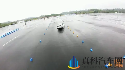 深蓝L06开起来咋样,法拉利同款磁流变悬架,真那么厉害吗-3