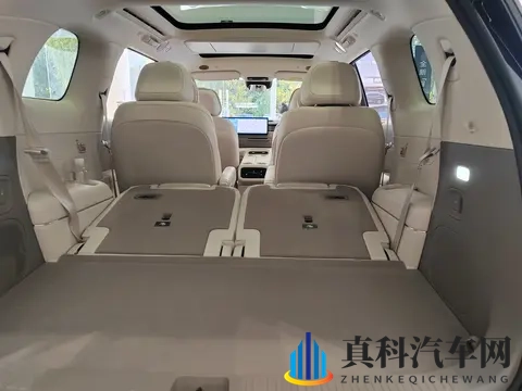 智己LS9实体店看车体验——不愧是上汽旗舰-1