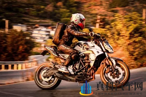 摩托车主明知装射灯会被罚，为何还铤而走险？-3