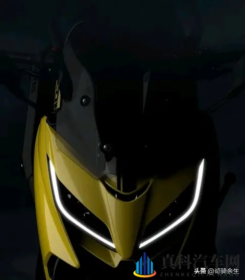 升仕552G亮相米兰,双缸链条传动+满配电控,性能对标TMAX!-1