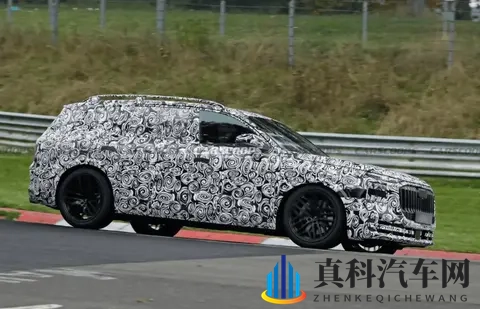 奥迪全新旗舰 SUV 谍照曝光，或为 Q9 Horch 豪华版，2026 年推出-1